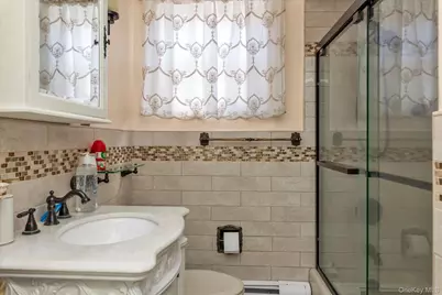 112 Ann Street, Valley Stream, NY 11580 - Photo 15