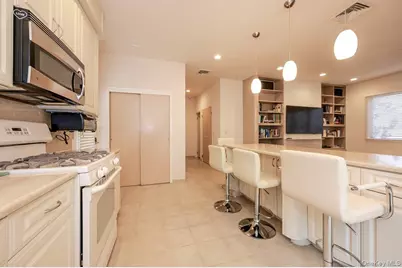 40 Cayuga Avenue, Atlantic Beach, NY 11509 - Photo 9