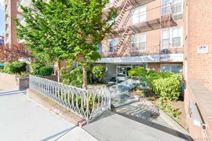 67-50 Thornton Pl, Forest Hills, NY 11375 - Photo 27