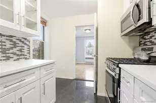 67-50 Thornton Pl, Forest Hills, NY 11375 - Photo 17