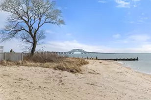 849 E Bay Dr, West Islip, NY 11795 - Photo 31