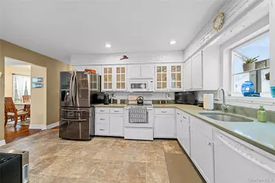 243 S Dunton Avenue, Patchogue, NY 11772 - Photo 17