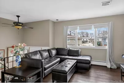 41 N Kings Avenue, Lindenhurst, NY 11757 - Photo 3
