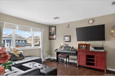 41 N Kings Avenue, Lindenhurst, NY 11757 - Photo 5