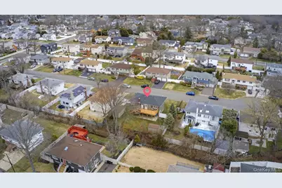41 N Kings Avenue, Lindenhurst, NY 11757 - Photo 17