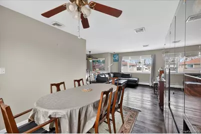 41 N Kings Avenue, Lindenhurst, NY 11757 - Photo 9