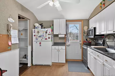 41 N Kings Avenue, Lindenhurst, NY 11757 - Photo 7