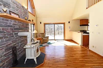 5 Arthur Street, Riverhead, NY 11901 - Photo 5