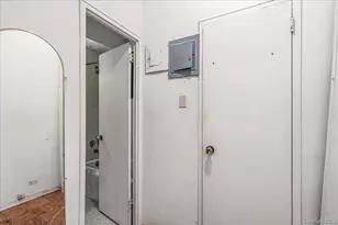 305 E 40th St, New York, NY 10016 - Photo 11