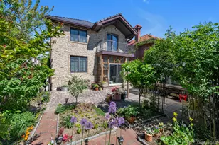 39-12 215th Pl, Bayside, NY 11361 - Photo 27