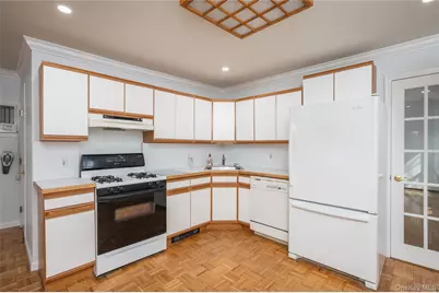 9 Harrison Ave, Hicksville, NY 11801 - Photo 7