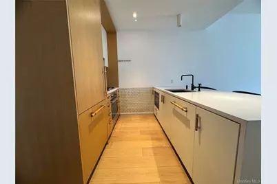 2218 Jackson Avenue #1006, Long Island City, NY 11101 - Photo 3