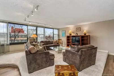 7-24 166th Street #8C, Whitestone, NY 11357 - Photo 3