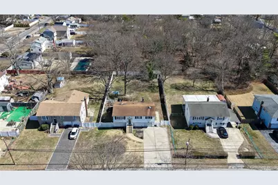 1081 Bay Shore Avenue, Bay Shore, NY 11706 - Photo 3
