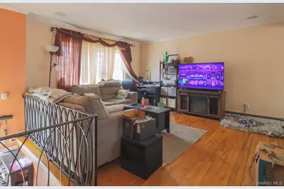 1081 Bay Shore Avenue, Bay Shore, NY 11706 - Photo 5