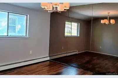 41-30 249St, Little Neck, NY 11362 - Photo 3