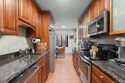 130 Colonial Parkway #1F, Yonkers, NY 10710 - Photo 5