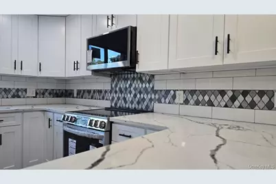 135 Village Circle W, Manorville, NY 11949 - Photo 9