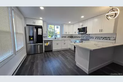 135 Village Circle W, Manorville, NY 11949 - Photo 7