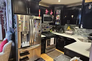 179-10 Mathewson Ct, Jamaica, NY 11434 - Photo 5