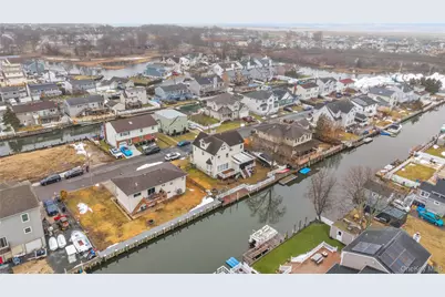 2666 Peconic Avenue, Seaford, NY 11783 - Photo 27