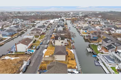 2666 Peconic Avenue, Seaford, NY 11783 - Photo 23