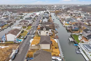 2666 Peconic Ave, Seaford, NY 11783 - Photo 23