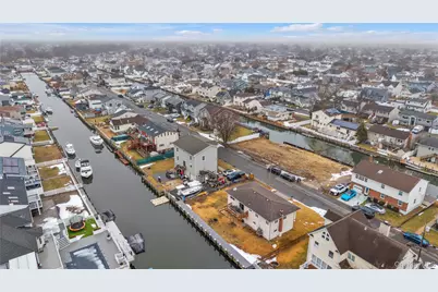 2666 Peconic Avenue, Seaford, NY 11783 - Photo 25