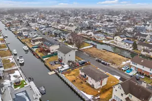 2666 Peconic Ave, Seaford, NY 11783 - Photo 25