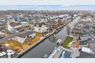 2666 Peconic Avenue, Seaford, NY 11783 - Photo 29