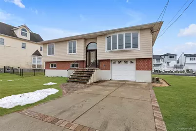 2666 Peconic Avenue, Seaford, NY 11783 - Photo 21