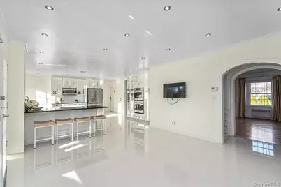 13 Arbor Place, Glen Cove, NY 11542 - Photo 11