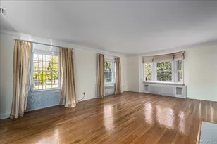 13 Arbor Pl, Glen Cove, NY 11542 - Photo 5