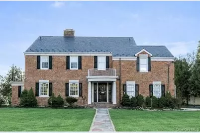 13 Arbor Place, Glen Cove, NY 11542 - Photo 1