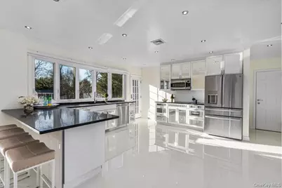 13 Arbor Place, Glen Cove, NY 11542 - Photo 9