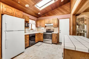 893 Connetquot Ave, Islip Terrace, NY 11752 - Photo 13