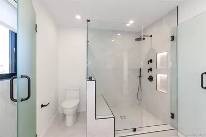 1 Bentley Road, Great Neck, NY 11023 - Photo 25