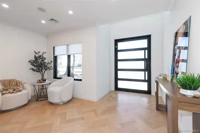 1 Bentley Road, Great Neck, NY 11023 - Photo 3