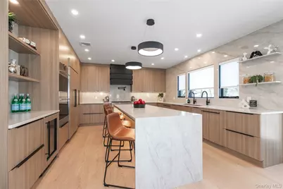 1 Bentley Road, Great Neck, NY 11023 - Photo 11