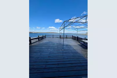 722 King Avenue, Bronx, NY 10464 - Photo 15