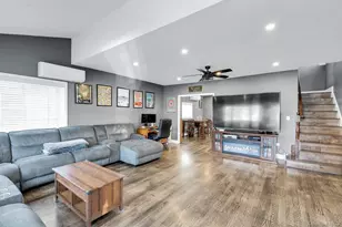 9213 245th St, Floral Park, NY 11001 - Photo 3