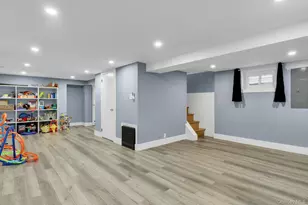 9213 245th St, Floral Park, NY 11001 - Photo 13