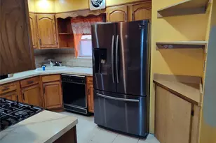 872 E 48th St, Brooklyn, NY 11203 - Photo 7