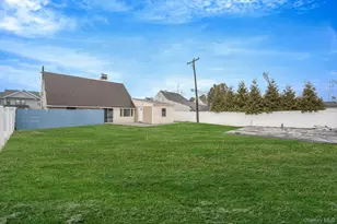 27 Mallard Rd, Levittown, NY 11756 - Photo 7