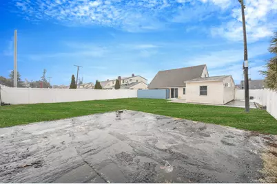 27 Mallard Road, Levittown, NY 11756 - Photo 5