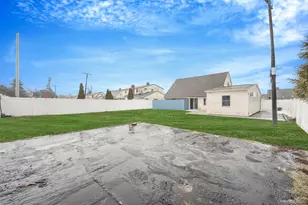 27 Mallard Rd, Levittown, NY 11756 - Photo 5