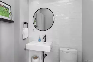 5 Emmet Pl, Hicksville, NY 11801 - Photo 9