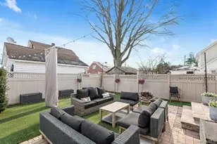 5 Emmet Pl, Hicksville, NY 11801 - Photo 15