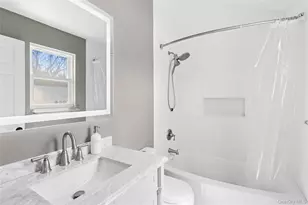 24 Woodridge Rd, Hampton Bays, NY 11946 - Photo 11