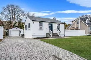 24 Forest Ave, West Babylon, NY 11704 - Photo 3